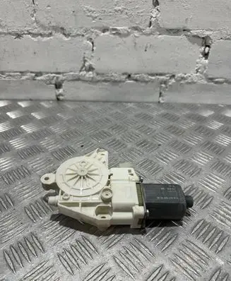 Mercedes-Benz Vito Viano W447 Front door window regulator motor A4479063600