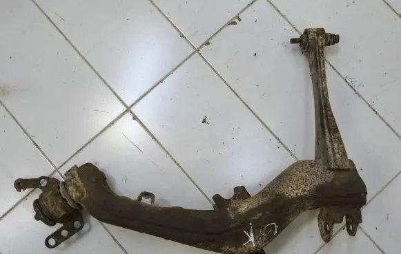 Toyota Avensis T250 Rear control arm