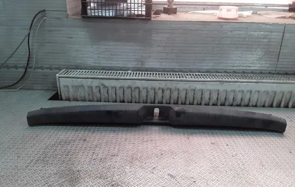 Trunk/boot sill cover protection
