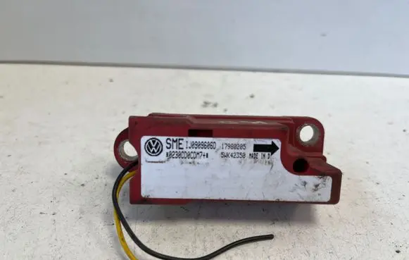 Volkswagen Golf IV Airbag deployment crash/impact sensor 1J0909606D 5WK42350 17980205