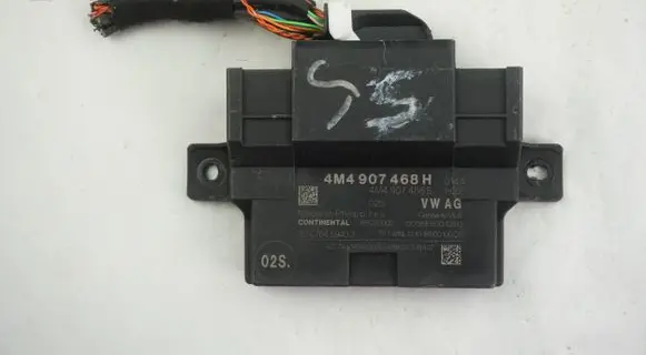 Audi A4 S4 B8 8K Gateway control module 4M4907468H 4M4907468E
