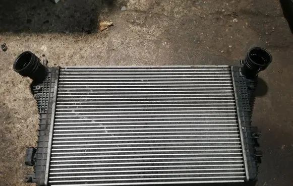 Skoda Octavia Mk2 (1Z) Intercooler radiator 1K0145803