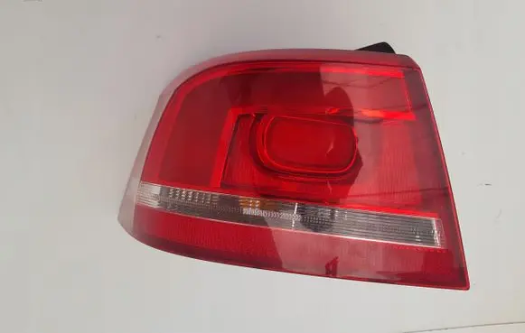 Volkswagen PASSAT B7 Rear/tail lights