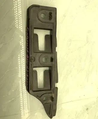 Volkswagen Golf V Front bumper mounting bracket 1K0807184