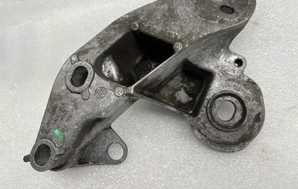Audi A6 S6 C6 4F Engine mounting bracket 4F0199351H