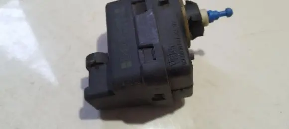 Headlight level adjustment motor
