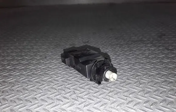 Mercedes-Benz A W168 Brake pedal sensor switch 0015452009