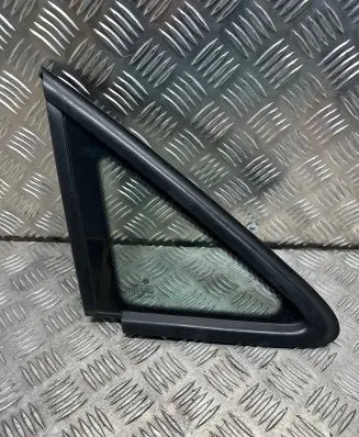 Volkswagen Touran II Front triangle window/glass 43R00048 DOT24M68AS2 E000255