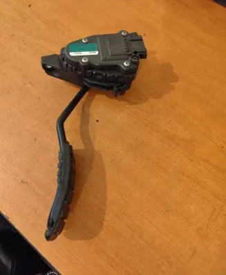 Opel Movano A Accelerator throttle pedal 6PV00811904 7700314525