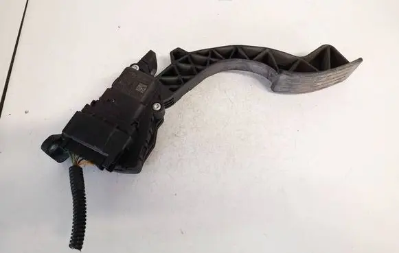 Volvo S40 Accelerator throttle pedal 4m519f83-ah