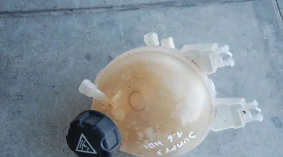 Citroen Jumpy Coolant expansion tank/reservoir 9818422880