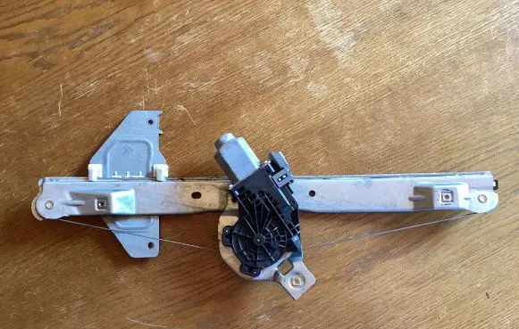 Citroen C3 Picasso Front door window regulator with motor 9683129680 B22562257