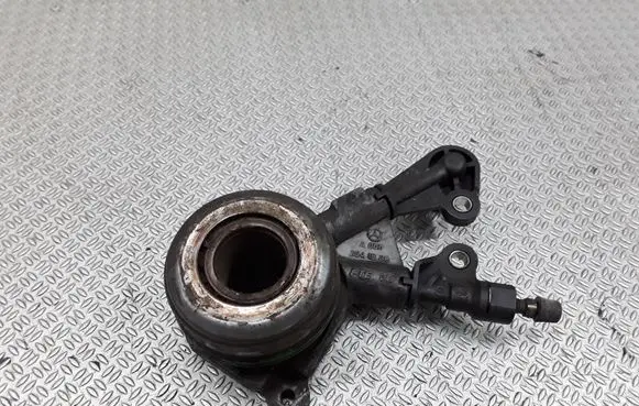 Mercedes-Benz Vito Viano W638 Clutch slave cylinder A0002541808