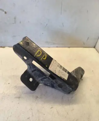 Fender mounting bracket