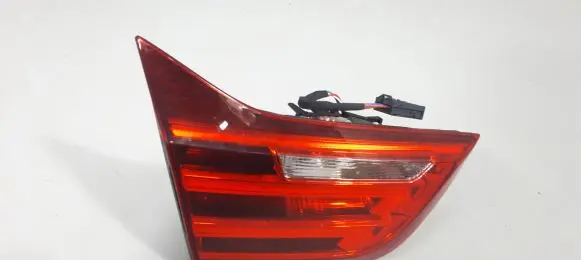 Tailgate rear/tail lights