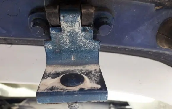 Volkswagen Golf V Tailgate/trunk/boot hinge