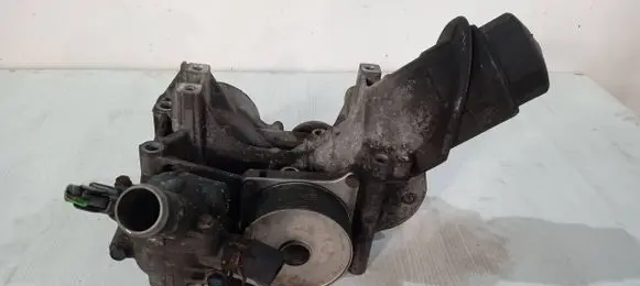 Honda FR-V Oil filter mounting bracket