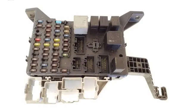 Ford Mondeo Mk III Fuse module 0I140123 1S7T14A073AE