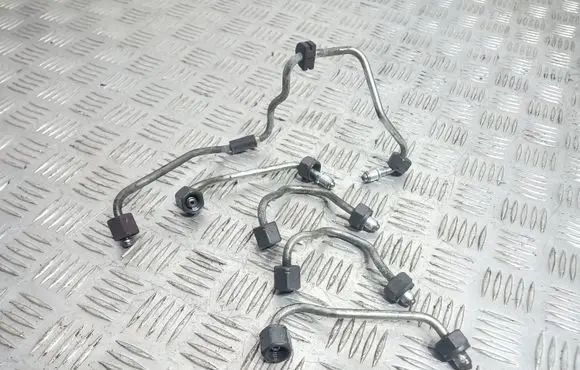 BMW 1 E81 E87 Fuel injector supply line/pipe 