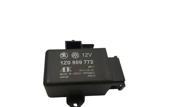Volkswagen PASSAT B6 Seat heating relay 1Z0959772