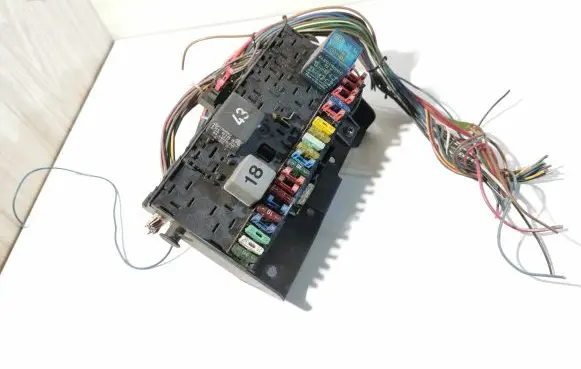 Volkswagen Transporter - Caravelle T3 Fuse module 171941813D