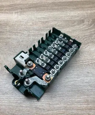 BMW 5 E39 Fuse module 8367768