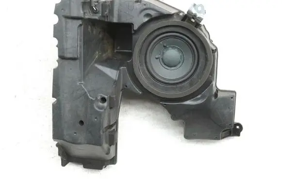 Lexus CT 200H Subwoofer speaker 8615076010