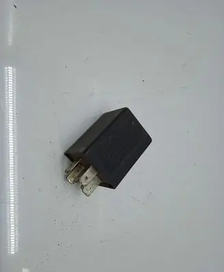 Volkswagen PASSAT B3 Window wiper relay 431955531