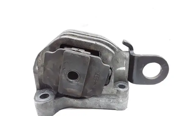 Volvo XC70 Engine mount bracket