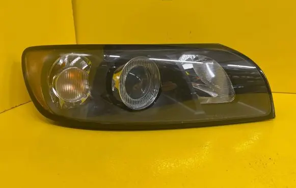 Volvo V50 Headlight/headlamp 31335222
