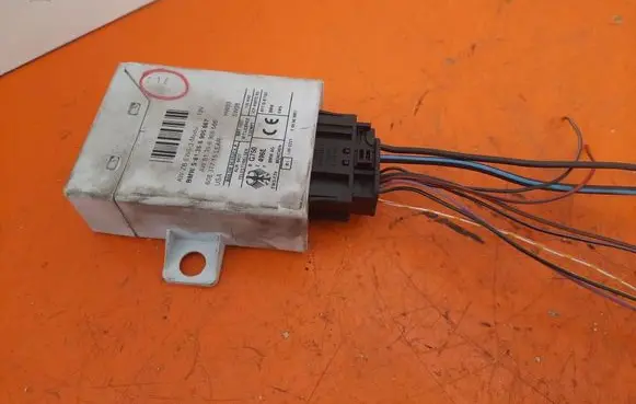 BMW 3 E46 Fan control module 61356905667
