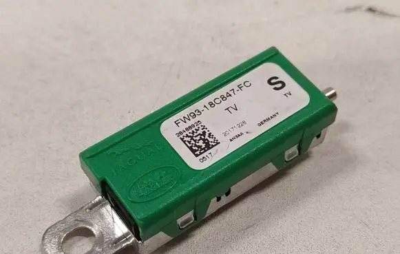 Jaguar F-Pace Aerial antenna amplifier FW9318C847FC 20171228 28488925