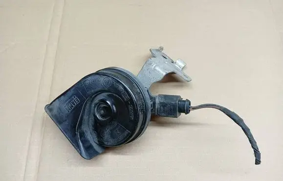 Volkswagen PASSAT B8 Horn signal 5Q0951223 090615 0655F09