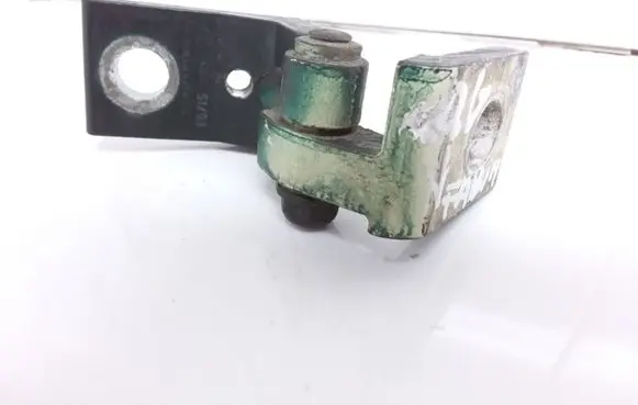 Skoda Fabia Mk1 (6Y) Rear door lower hinge 6Y0831412C