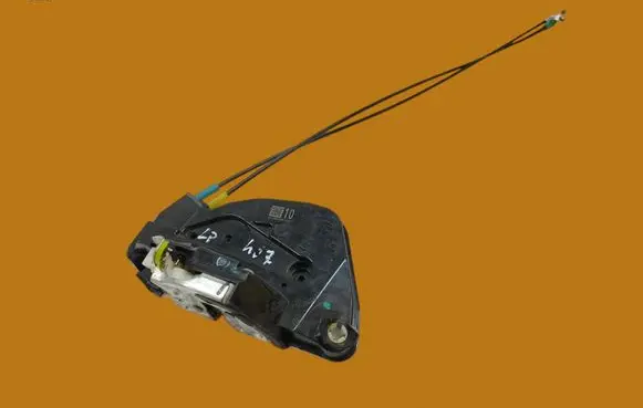 Suzuki Baleno IV Front door lock 