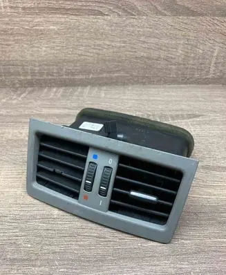 BMW 3 E90 E91 Rear air vent grill 7210644