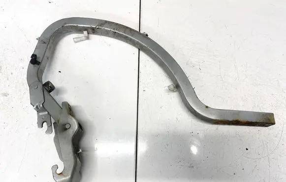 Subaru Legacy Tailgate/trunk/boot hinge