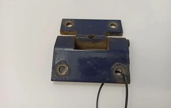 Mercedes-Benz COMPAKT W115 Front door lower hinge 