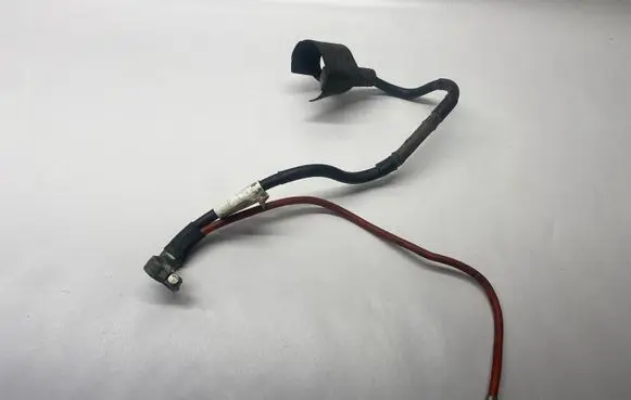 Volkswagen Golf V Positive cable (battery) 001