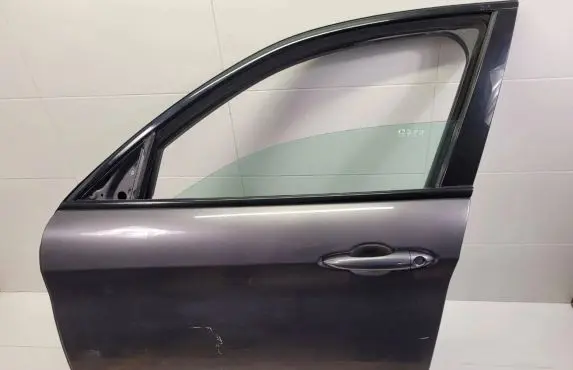 Alfa Romeo Stelvio Front door