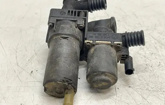 BMW 3 E46 Coolant heater control valve 64118369807 1147412149