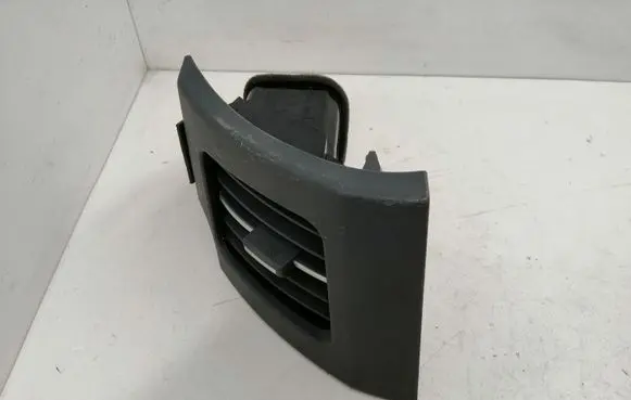 Toyota Prius (XW30) Dashboard side air vent grill/cover trim 5566047030 5565047080 5568647020
