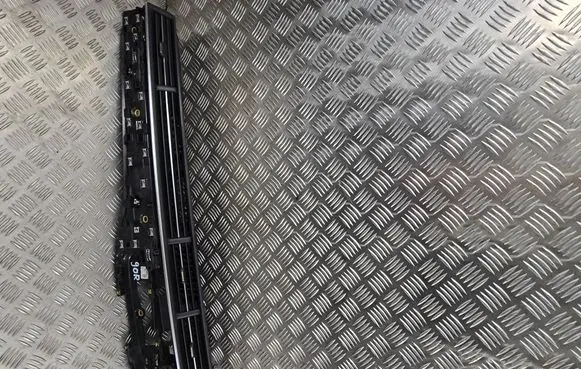 Dash center air vent grill