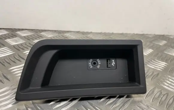 BMW 3 F30 F35 F31 AUX in-socket connector 9207358