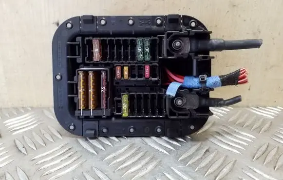 Mercedes-Benz C W205 Fuse module A2225403150