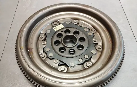 Volkswagen Golf VII Flywheel 06K105266A