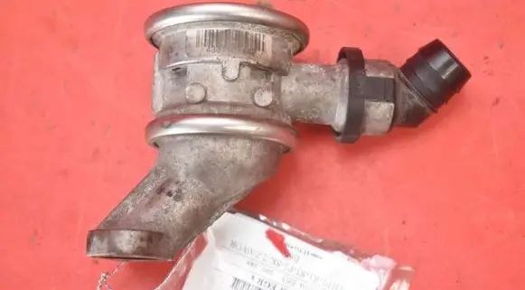BMW 7 E38 EGR valve 7508273