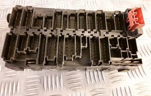 Ford Galaxy Fuse module 7M0937025D 95VW14A073DC
