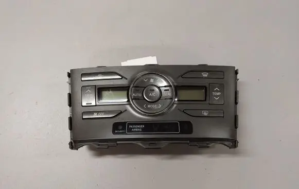 Toyota Auris 150 Climate control unit 5590012A40B 6L130E8