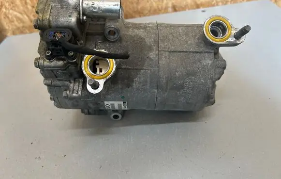 Volvo XC60 Air conditioning (A/C) compressor (pump) P32333863 32333863